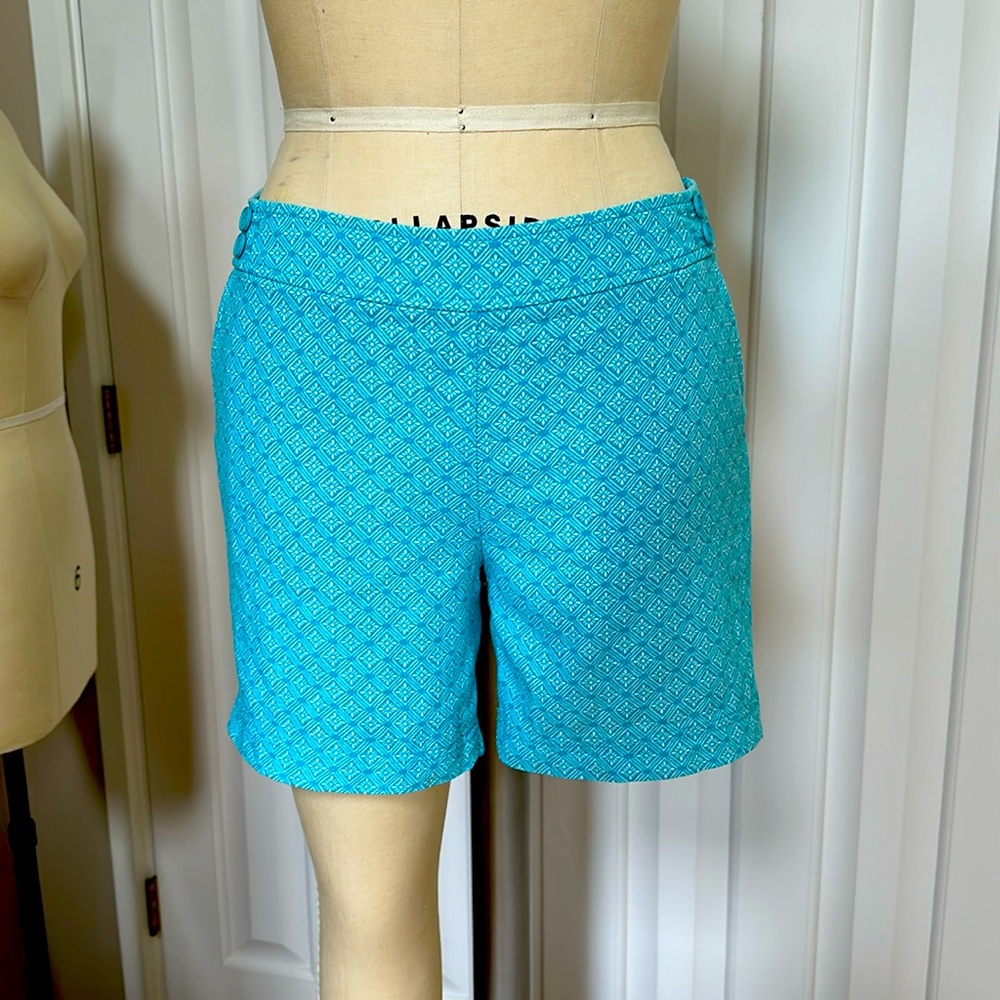Talbots shorts in size 6 pettite. Beautiful fabric,55% linen 45% cotton, pockets